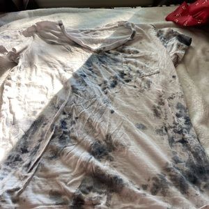 patterned universal thread tee